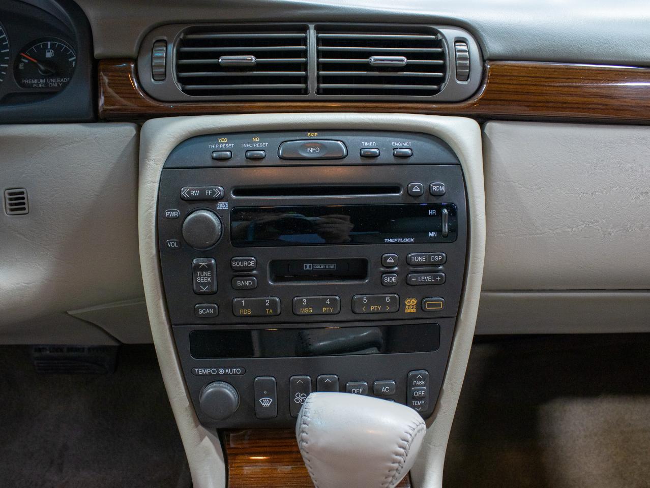 Cadillac DeVille 4dr Sdn 1998