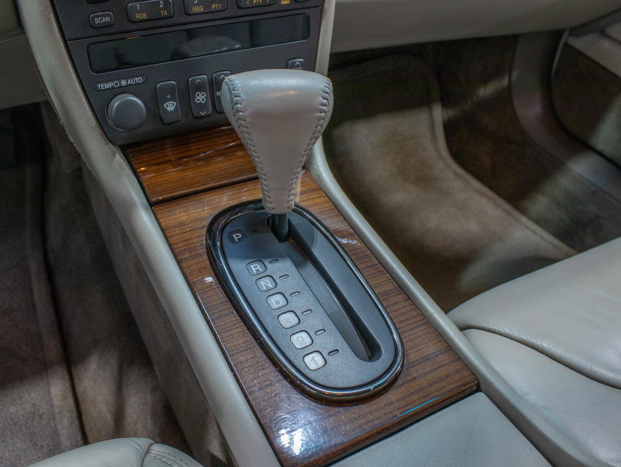 Cadillac DeVille 4dr Sdn 1998