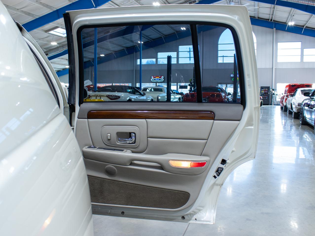 Cadillac DeVille 4dr Sdn 1998