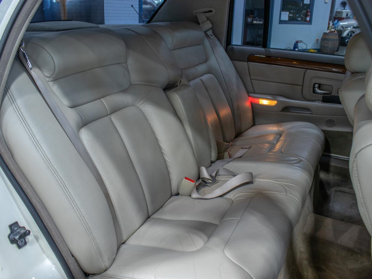 Cadillac DeVille 4dr Sdn 1998
