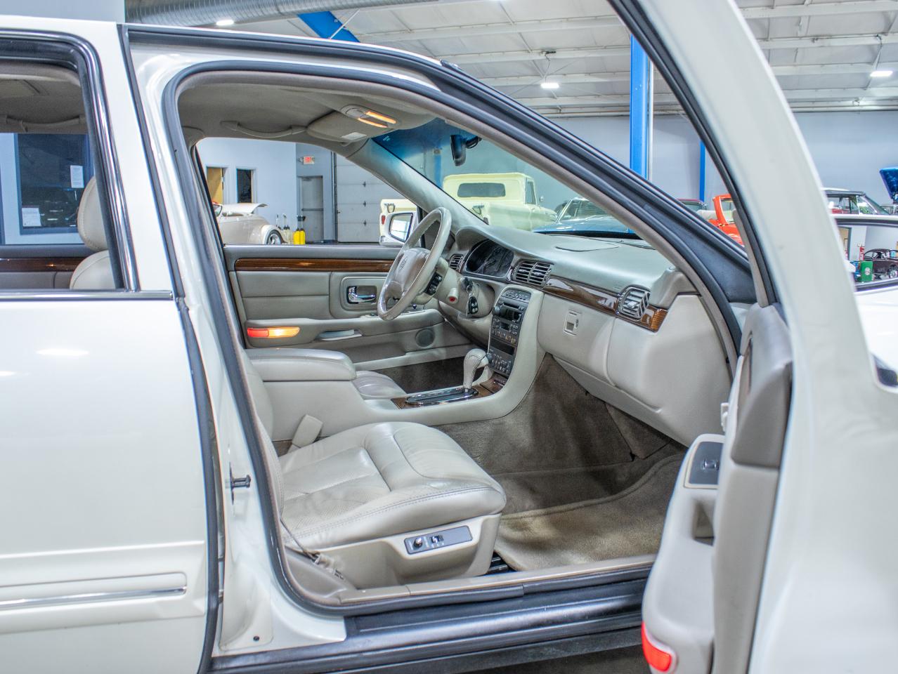 Cadillac DeVille 4dr Sdn 1998