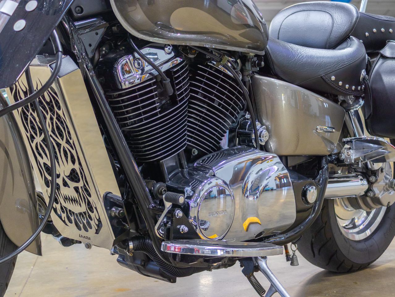 Honda VT1100C2  2006