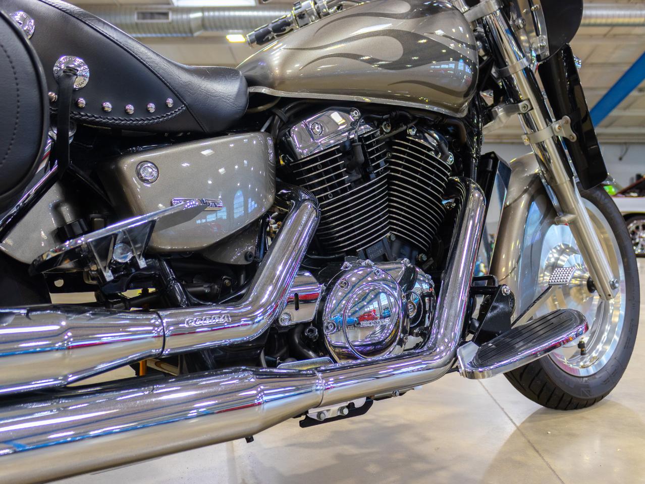 Honda VT1100C2  2006
