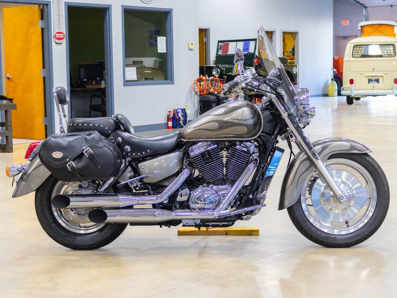 Honda VT1100C2  2006