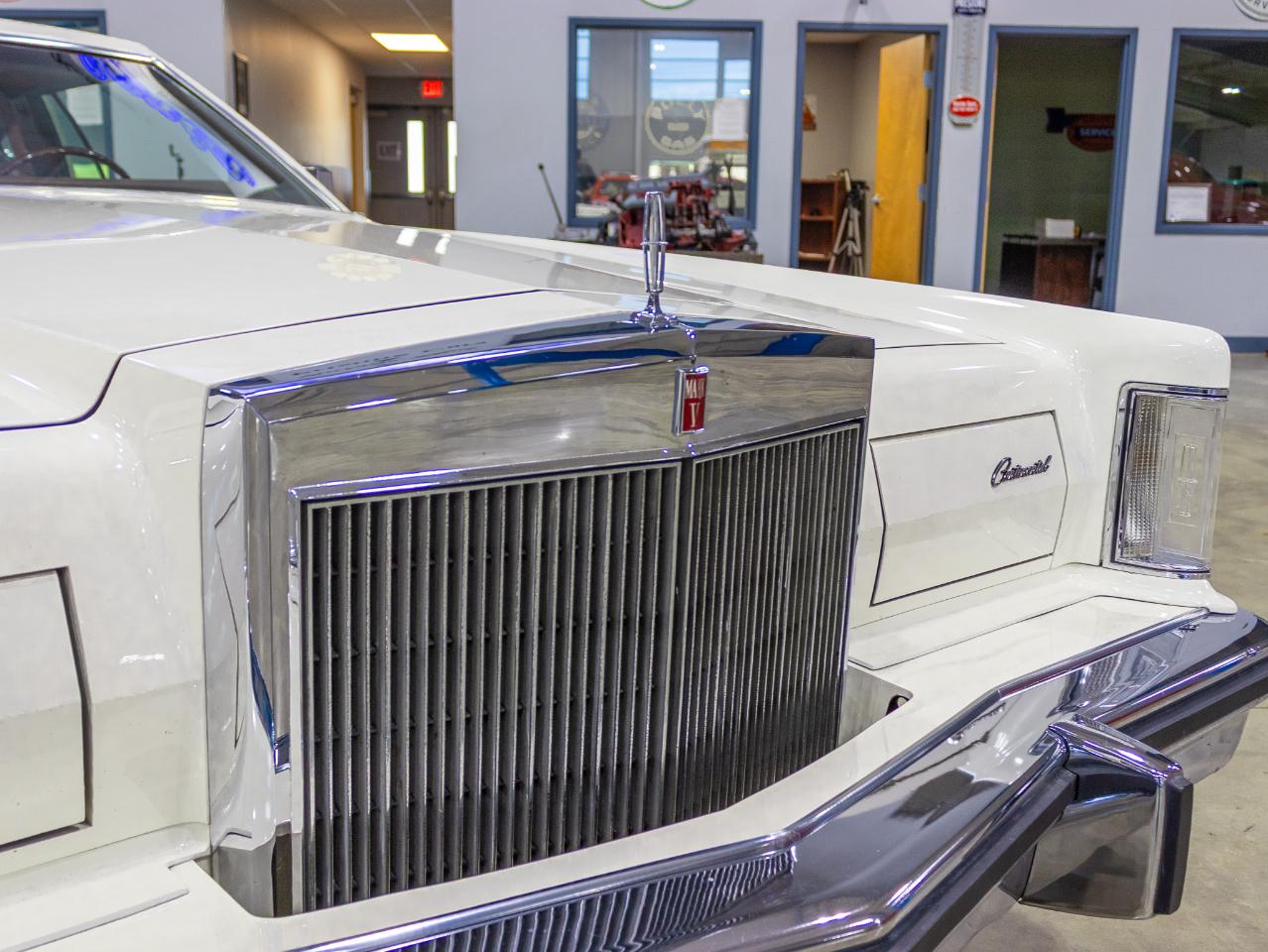 Lincoln Mark V  1977