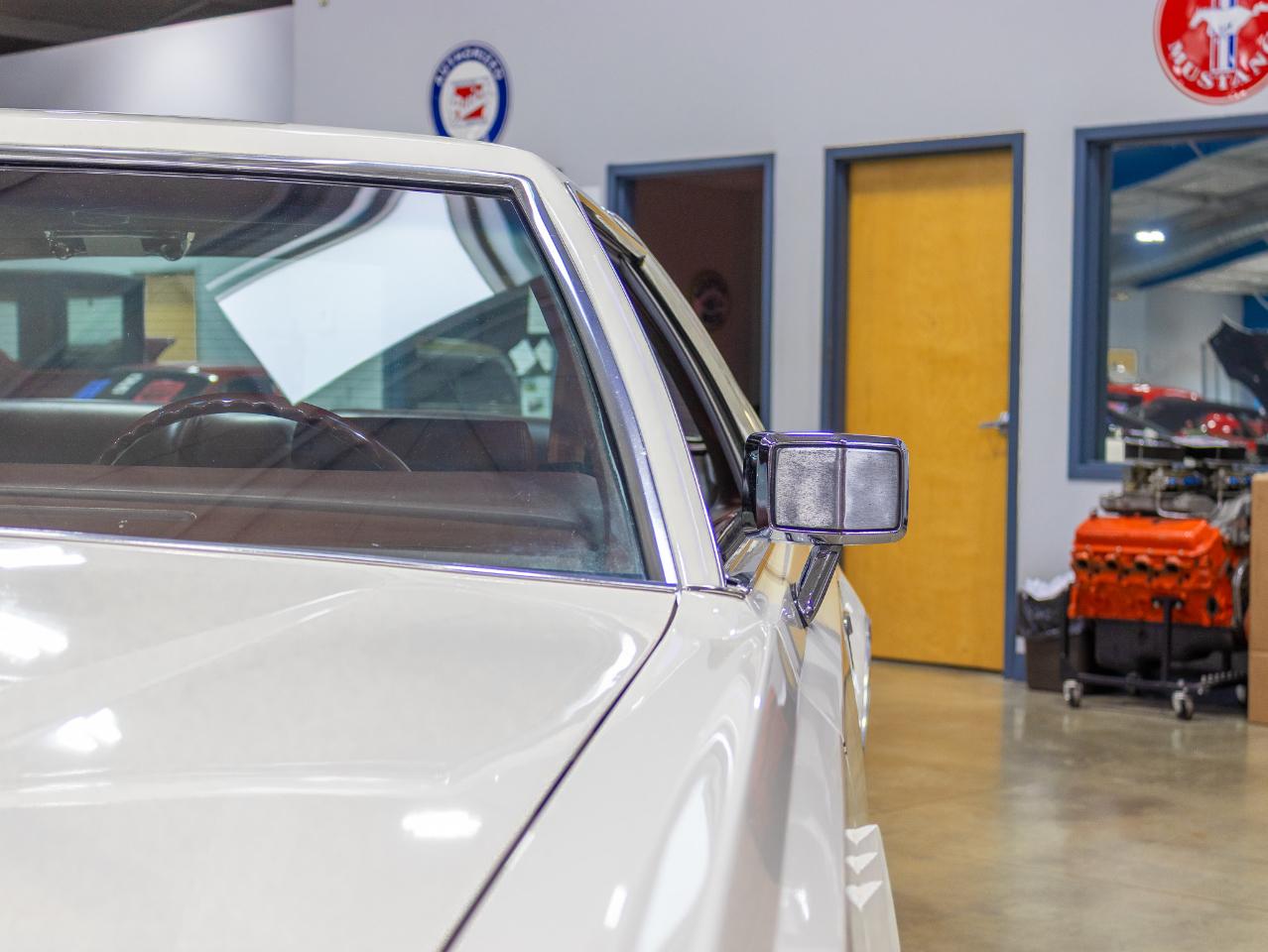 Lincoln Mark V  1977