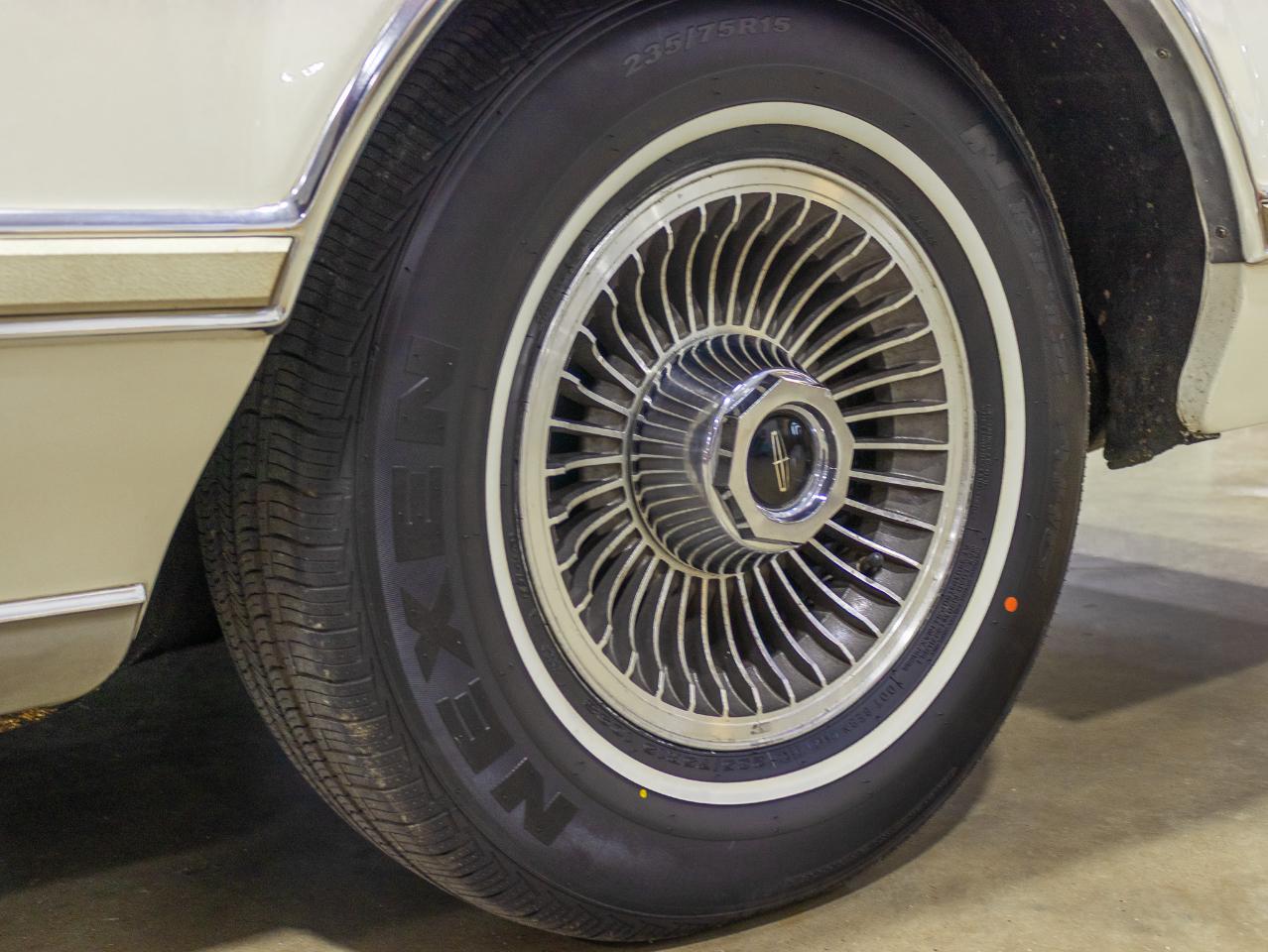 Lincoln Mark V  1977