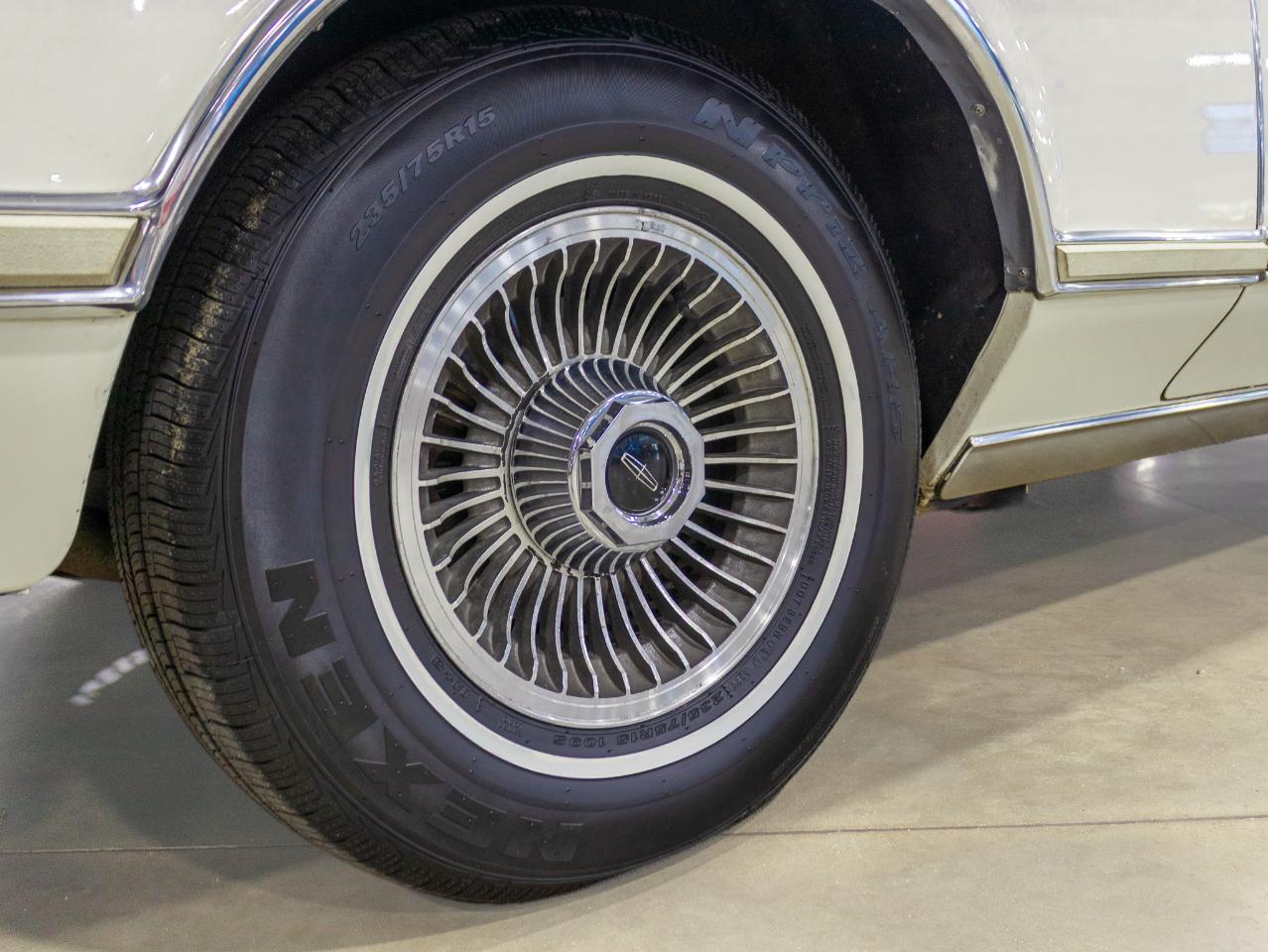 Lincoln Mark V  1977