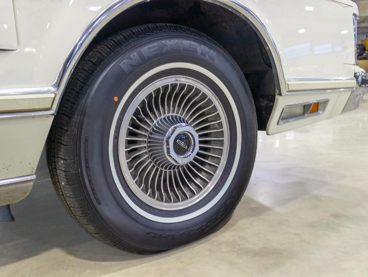 Lincoln Mark V  1977