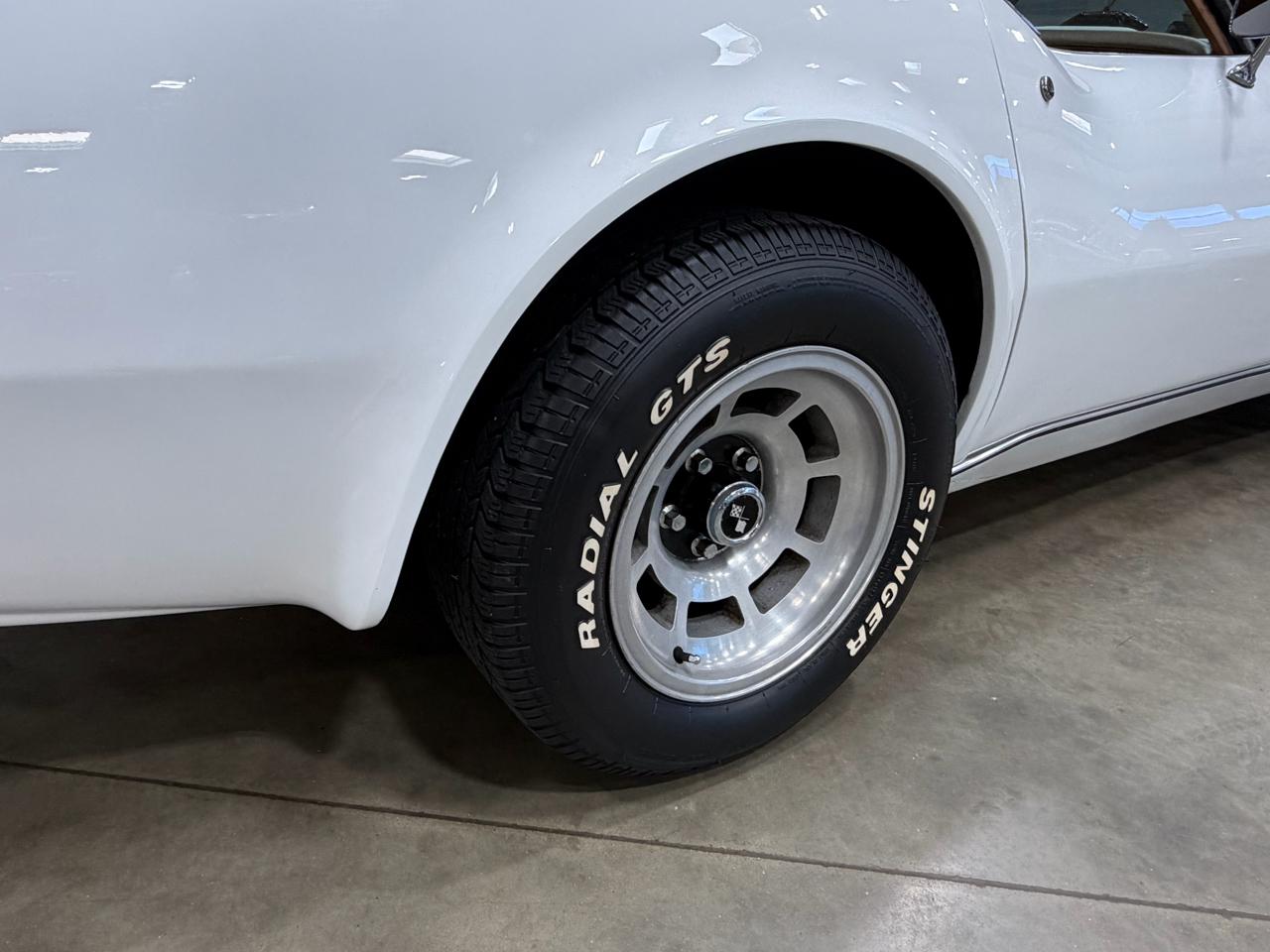 Chevrolet Corvette  1976