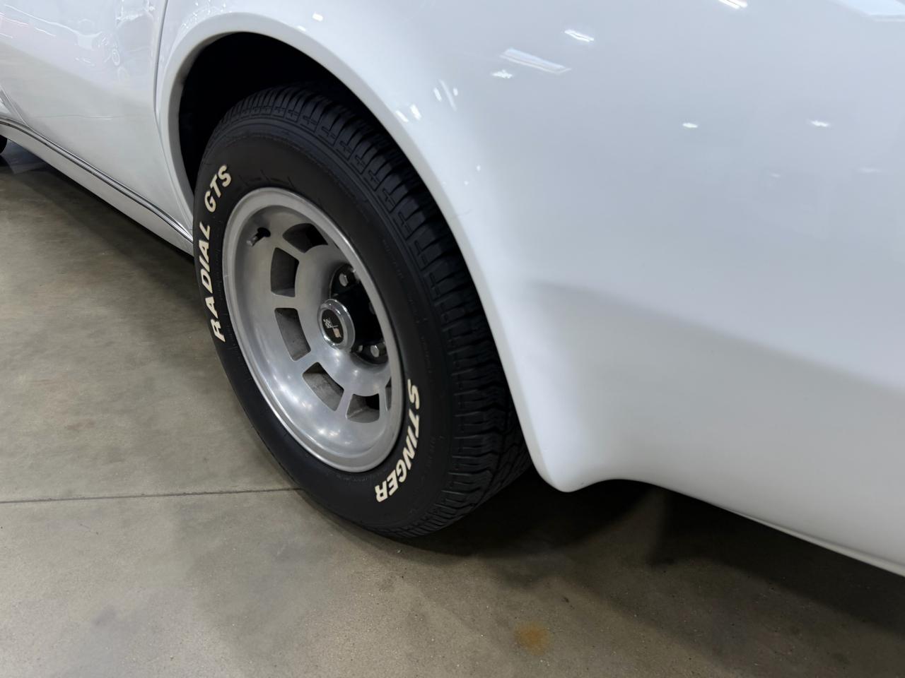 Chevrolet Corvette  1976
