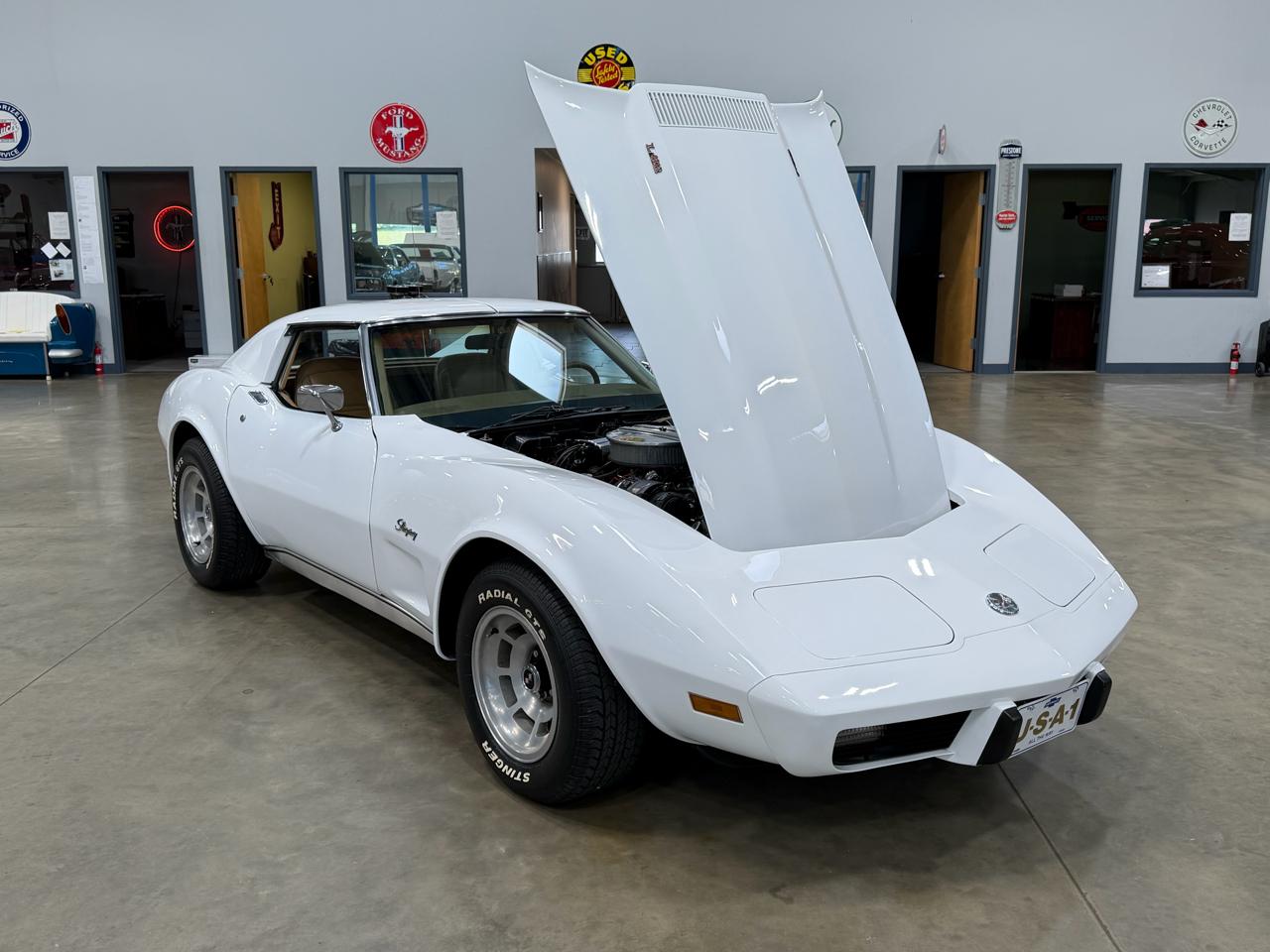 Chevrolet Corvette  1976