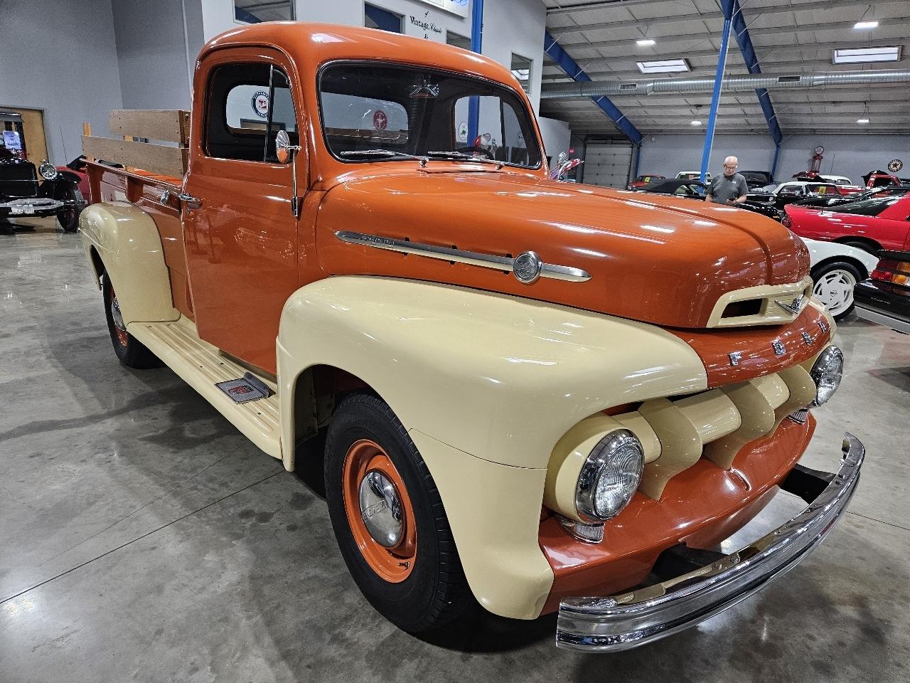 Ford 1 Ton Trucks  1952
