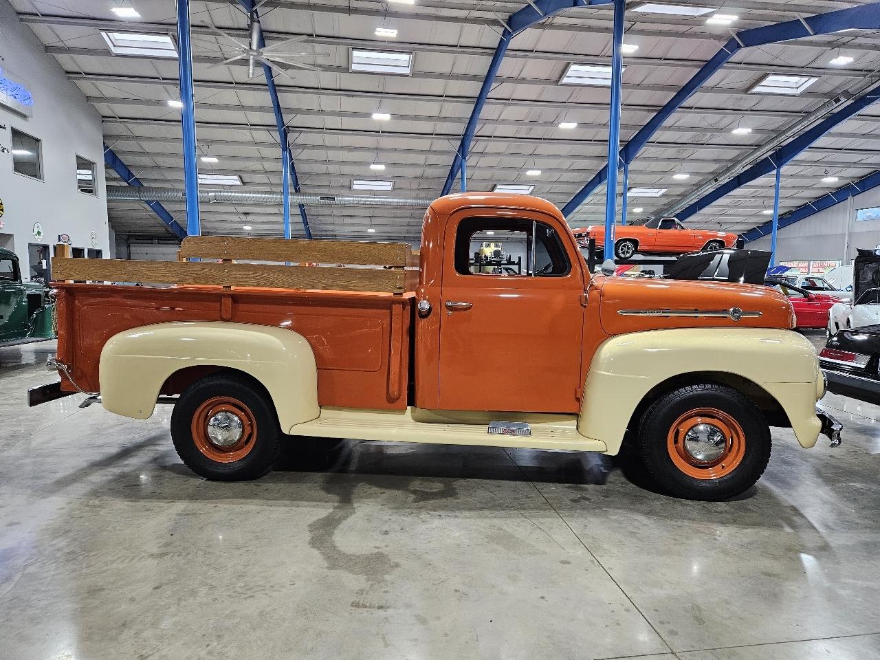 Ford 1 Ton Trucks  1952