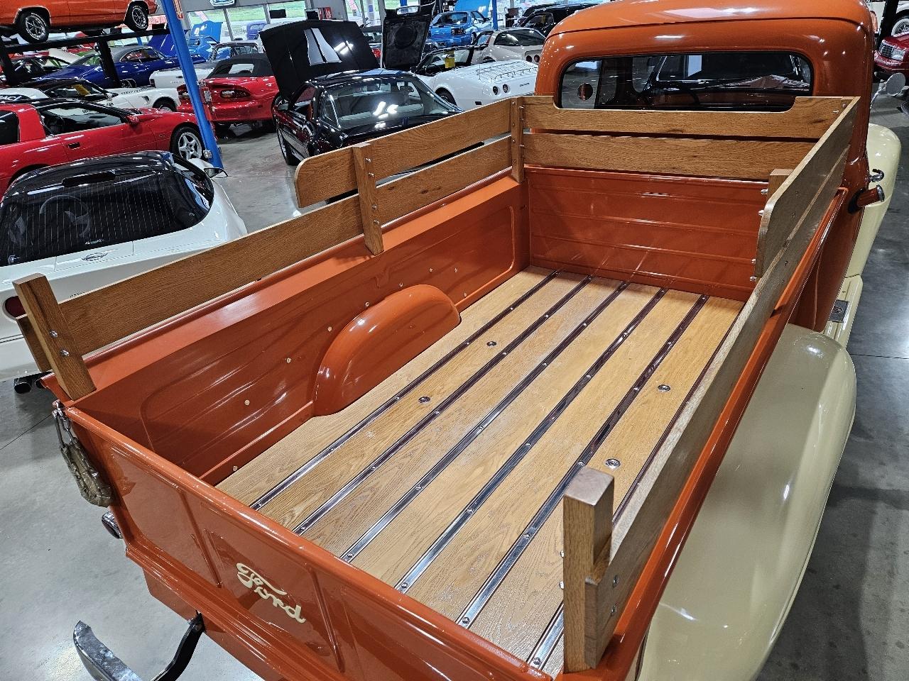 Ford 1 Ton Trucks  1952