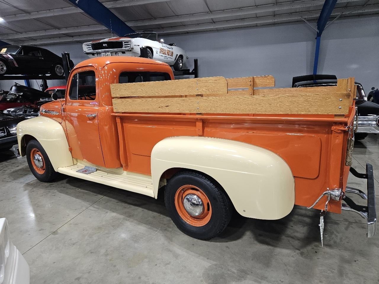 Ford 1 Ton Trucks  1952