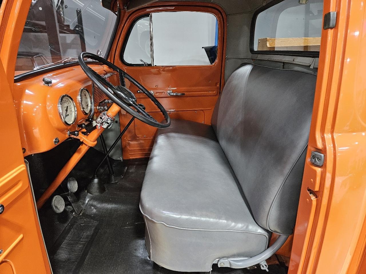 Ford 1 Ton Trucks  1952