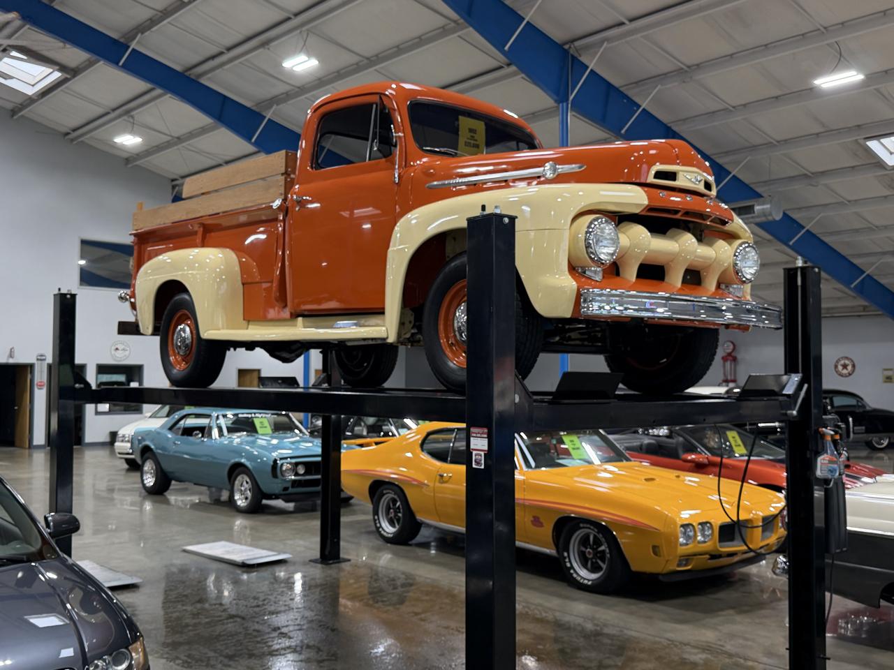Ford 3/4 Ton Trucks  1952