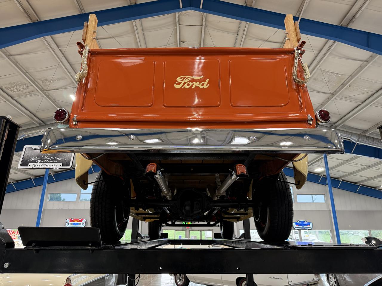 Ford 3/4 Ton Trucks  1952