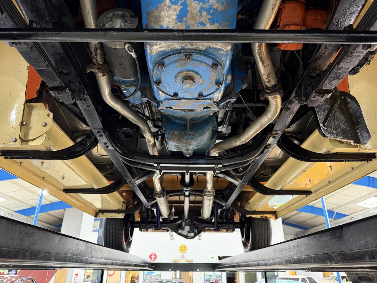 Ford 3/4 Ton Trucks  1952