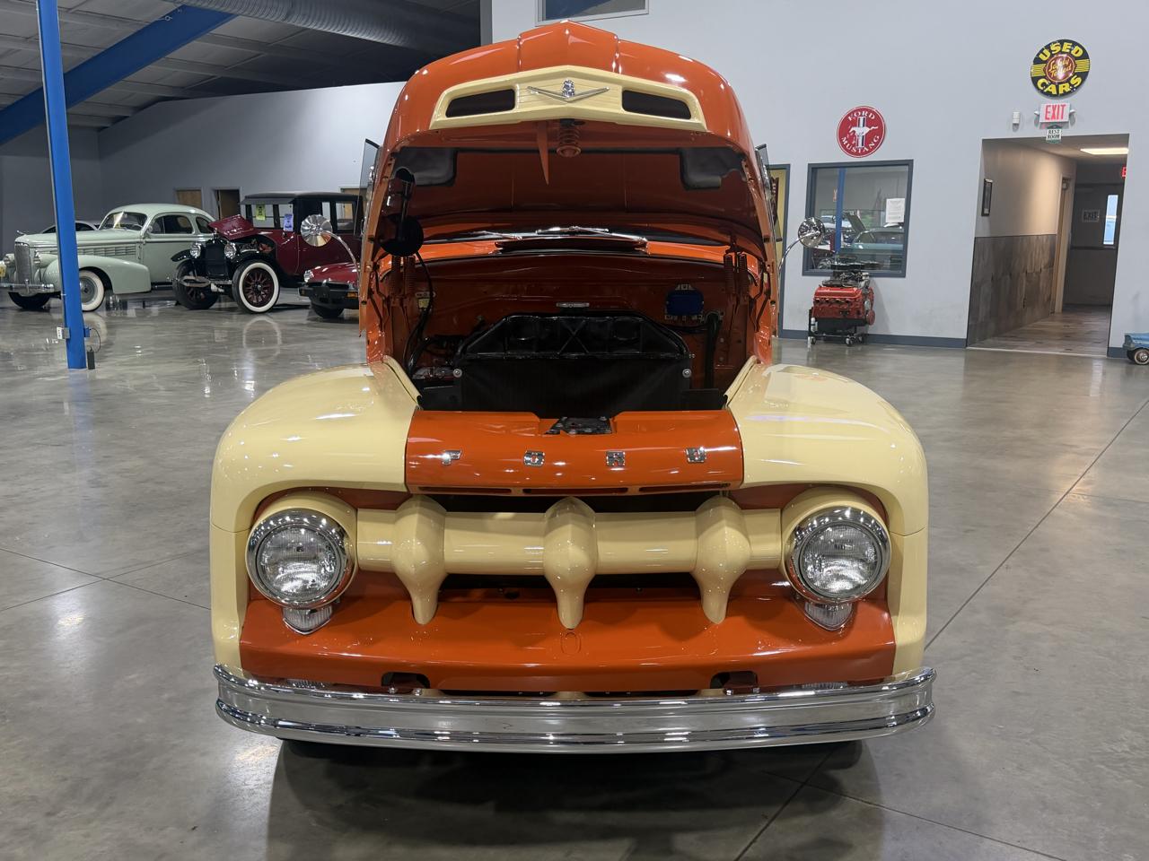 Ford 3/4 Ton Trucks  1952
