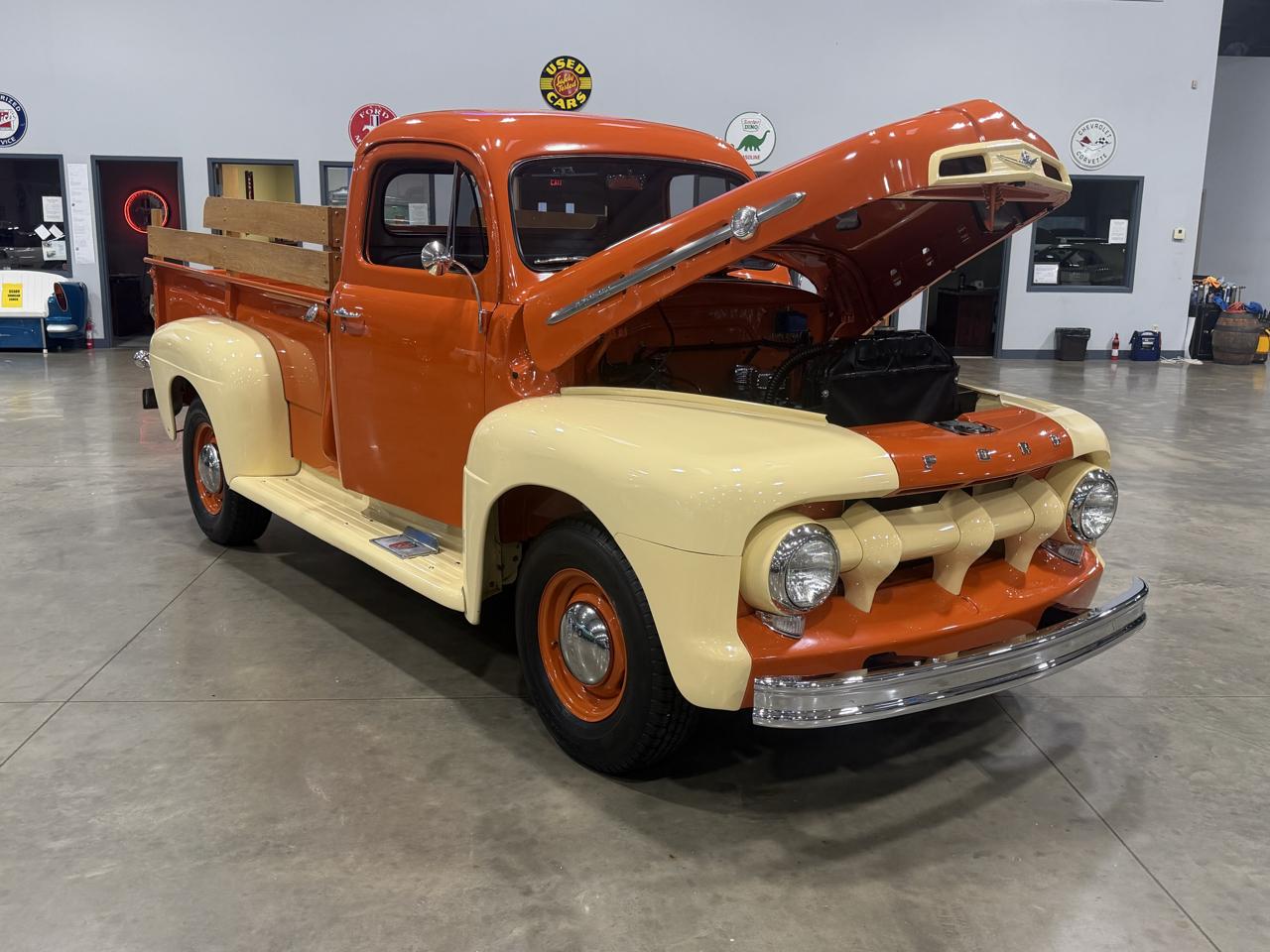 Ford 3/4 Ton Trucks  1952