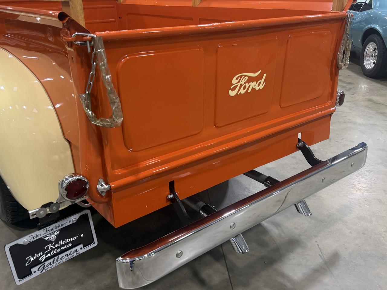 Ford 3/4 Ton Trucks  1952