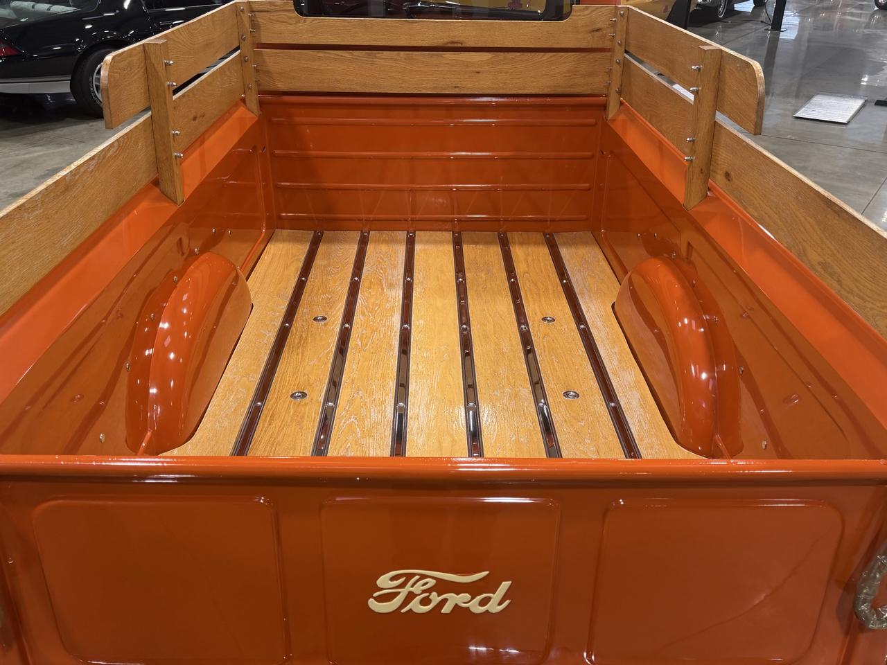 Ford 3/4 Ton Trucks  1952