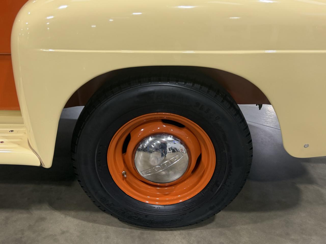 Ford 3/4 Ton Trucks  1952