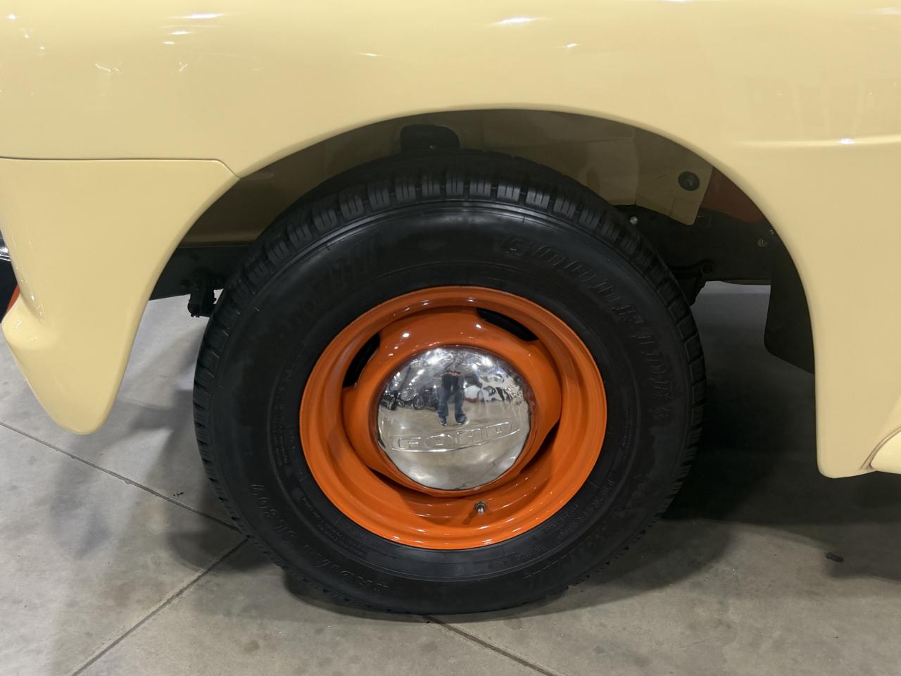 Ford 3/4 Ton Trucks  1952