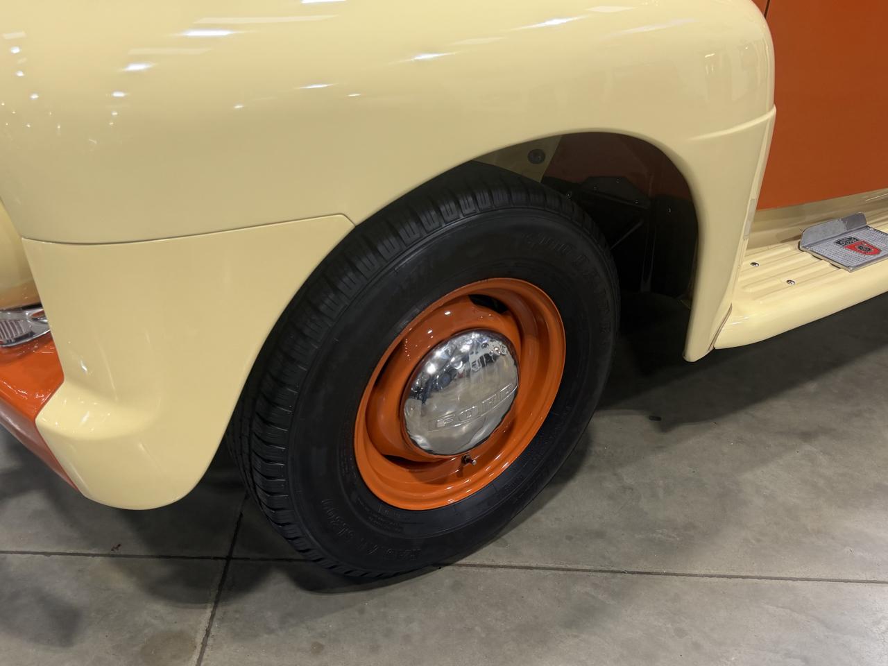 Ford 3/4 Ton Trucks  1952