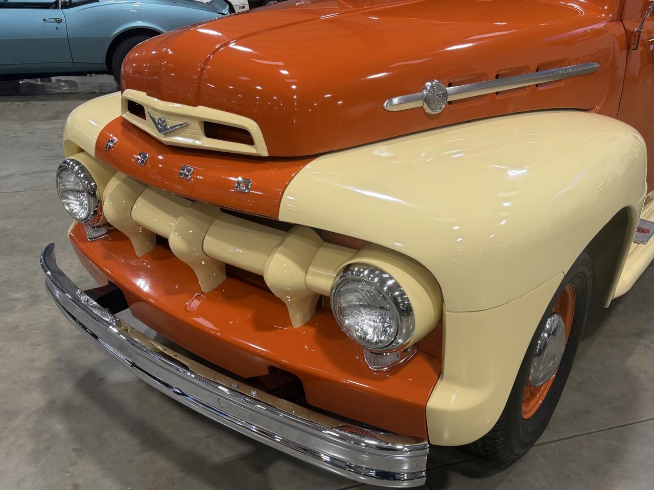 Ford 3/4 Ton Trucks  1952