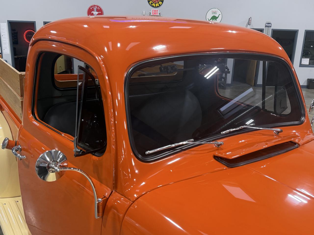 Ford 3/4 Ton Trucks  1952