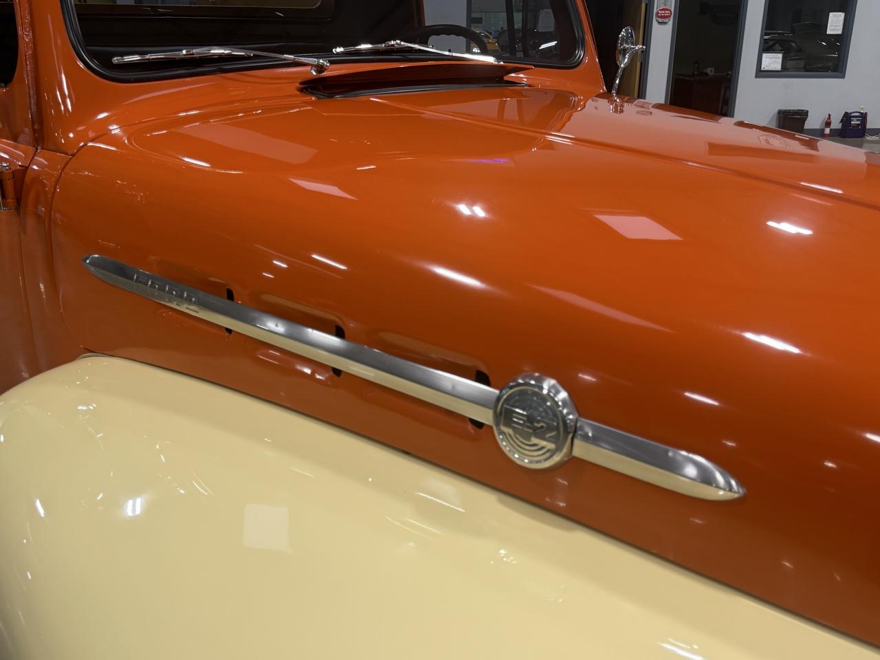 Ford 3/4 Ton Trucks  1952