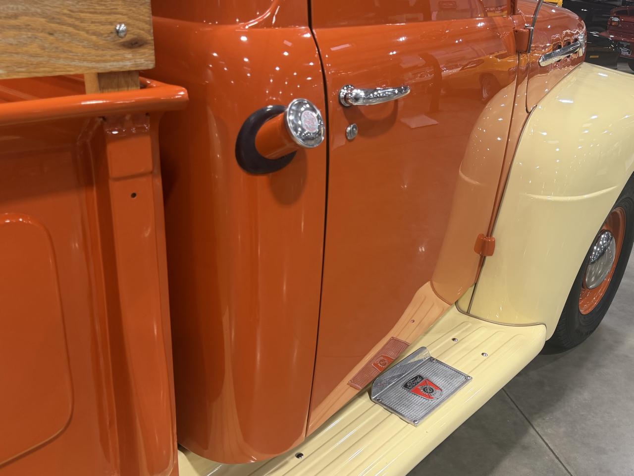 Ford 3/4 Ton Trucks  1952
