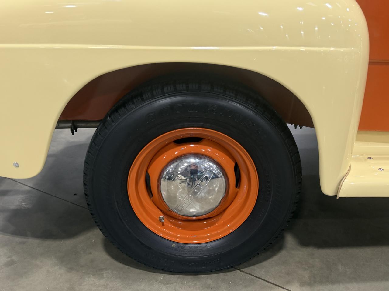 Ford 3/4 Ton Trucks  1952