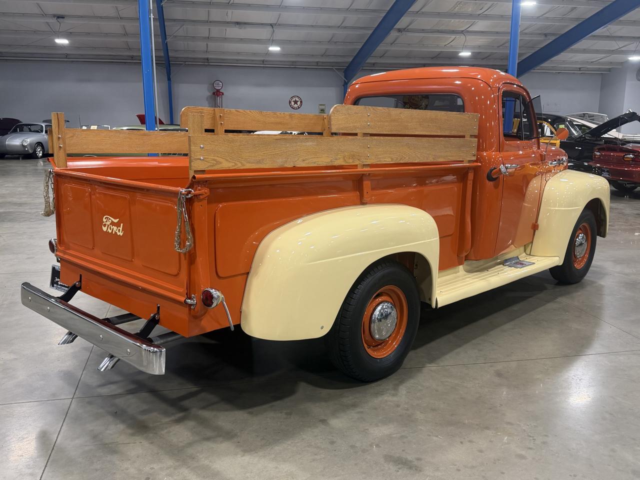 Ford 3/4 Ton Trucks  1952