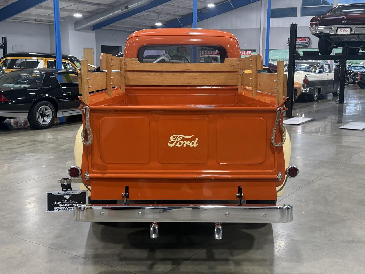 Ford 3/4 Ton Trucks  1952