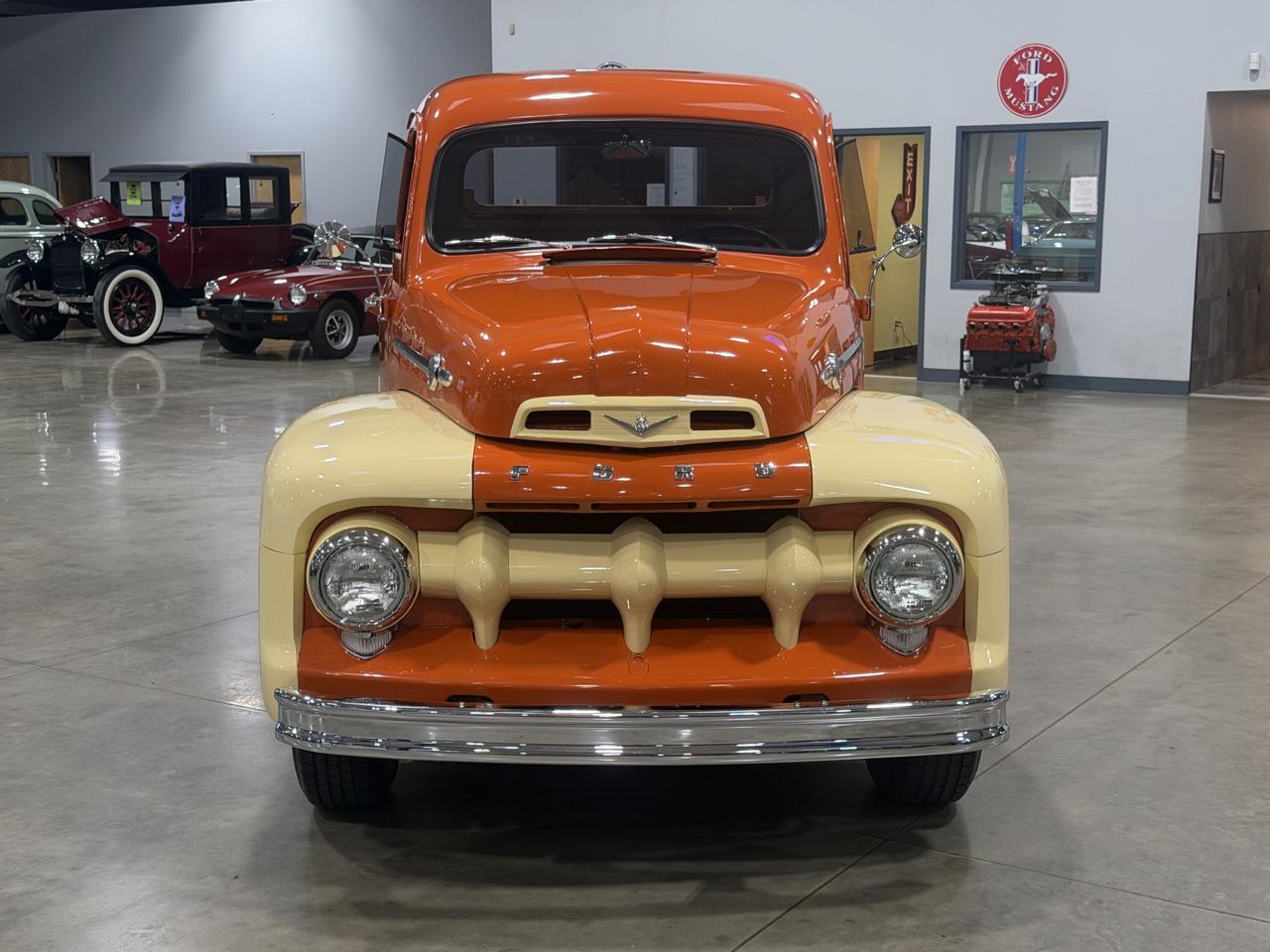 Ford 3/4 Ton Trucks  1952