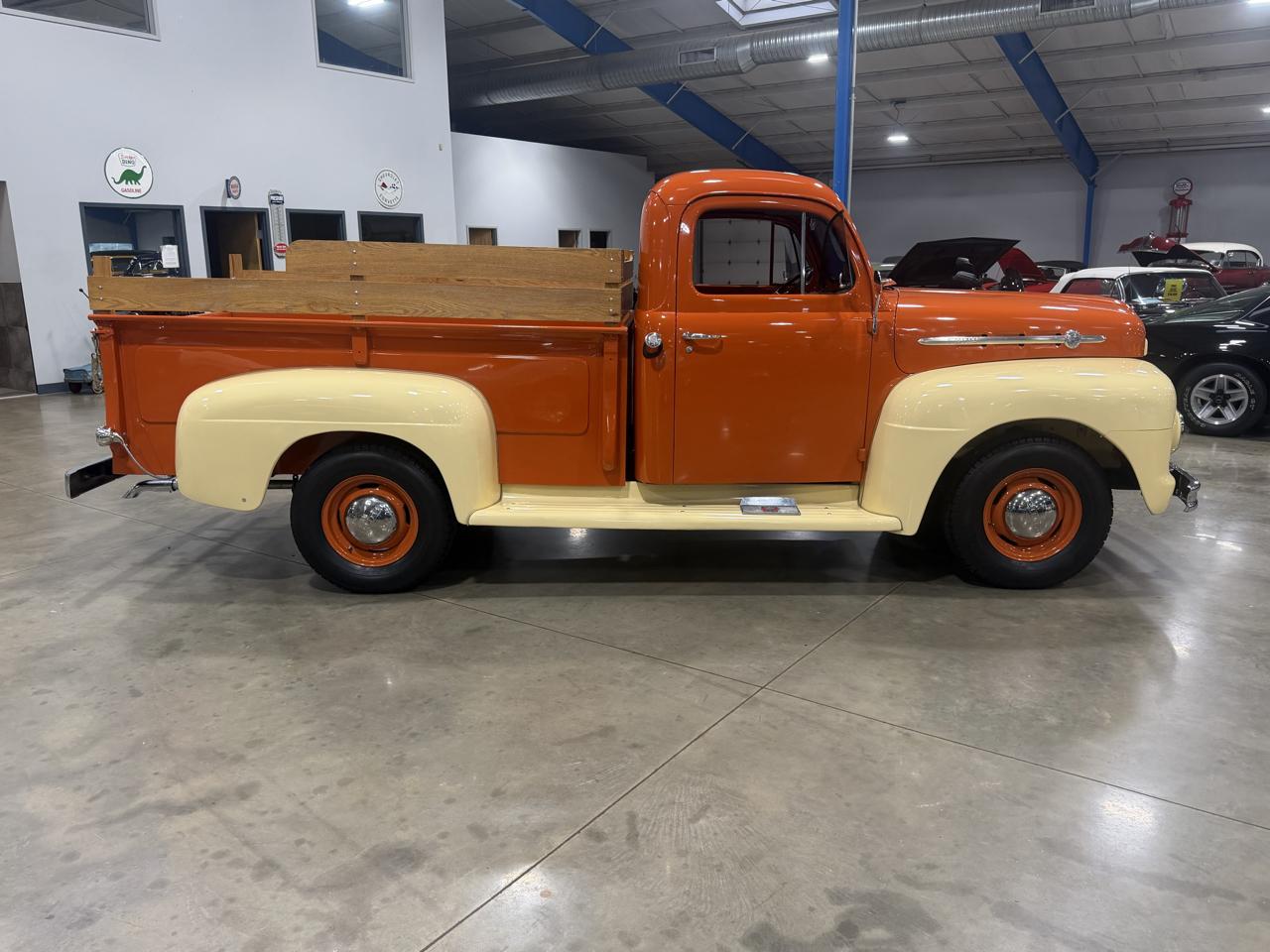 Ford 3/4 Ton Trucks  1952
