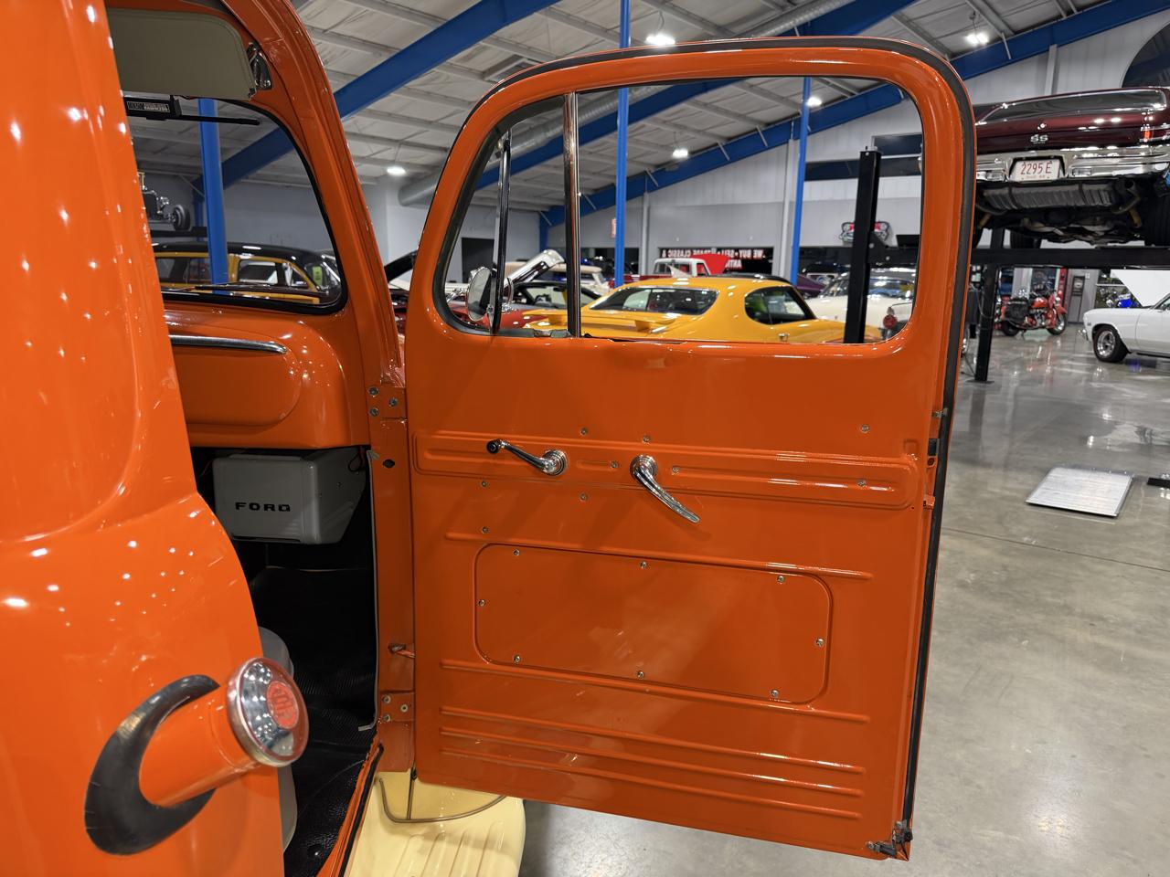 Ford 3/4 Ton Trucks  1952