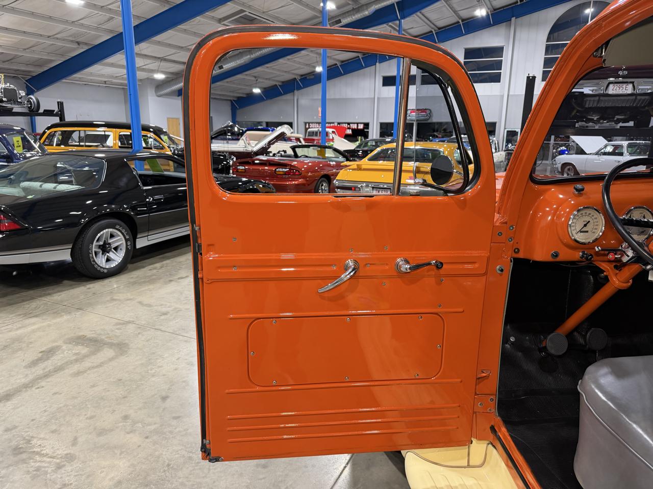 Ford 3/4 Ton Trucks  1952