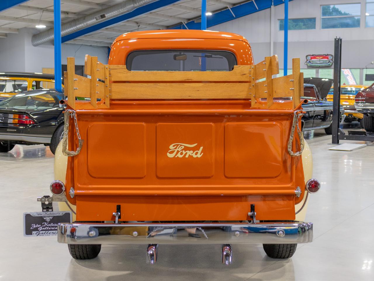 Ford 3/4 Ton Trucks  1952