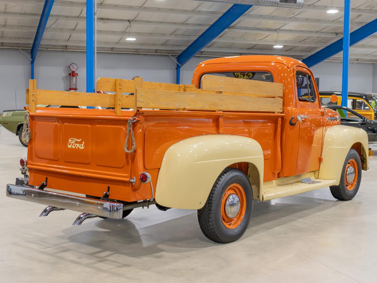 Ford 3/4 Ton Trucks  1952