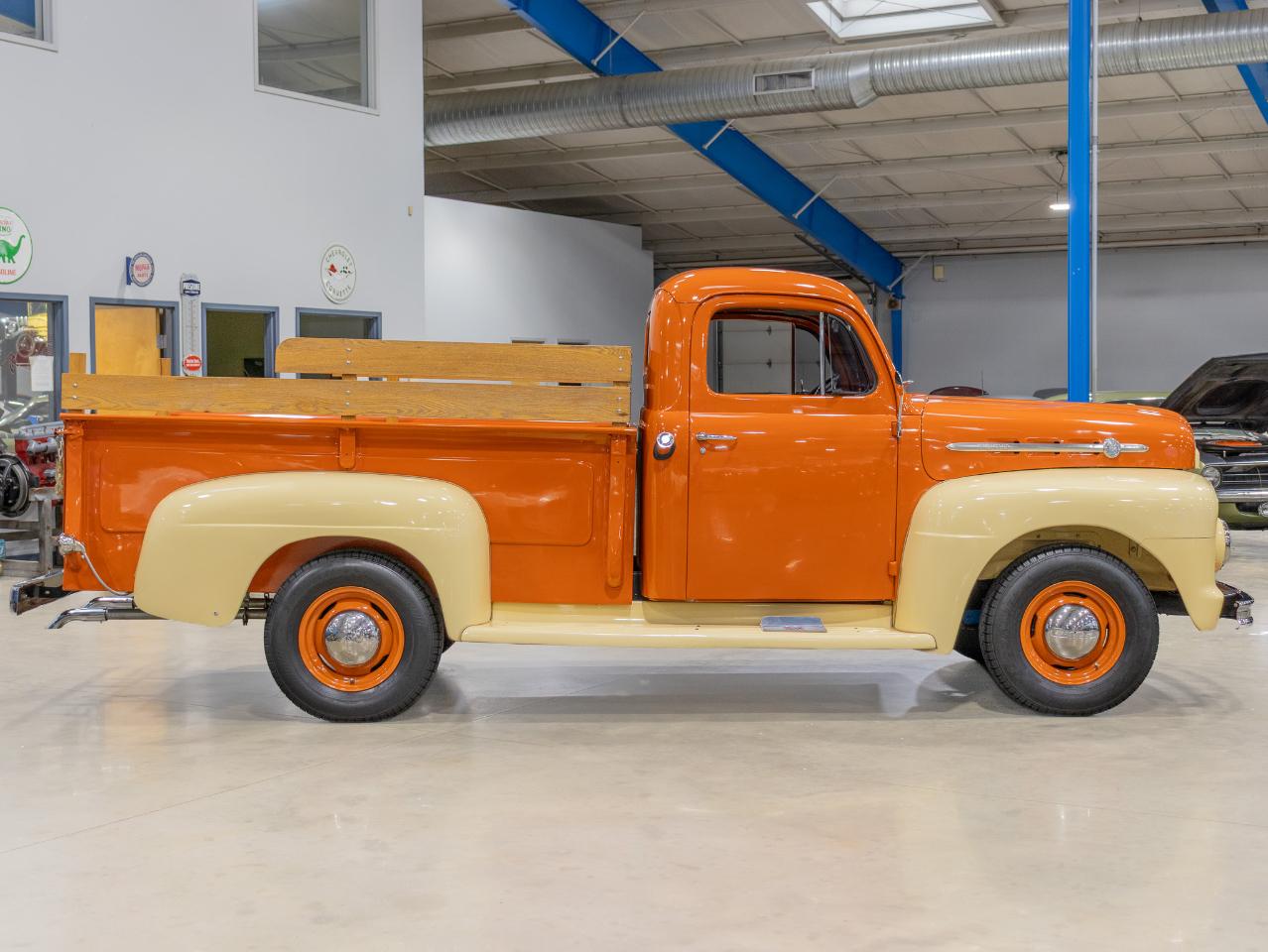 Ford 3/4 Ton Trucks  1952