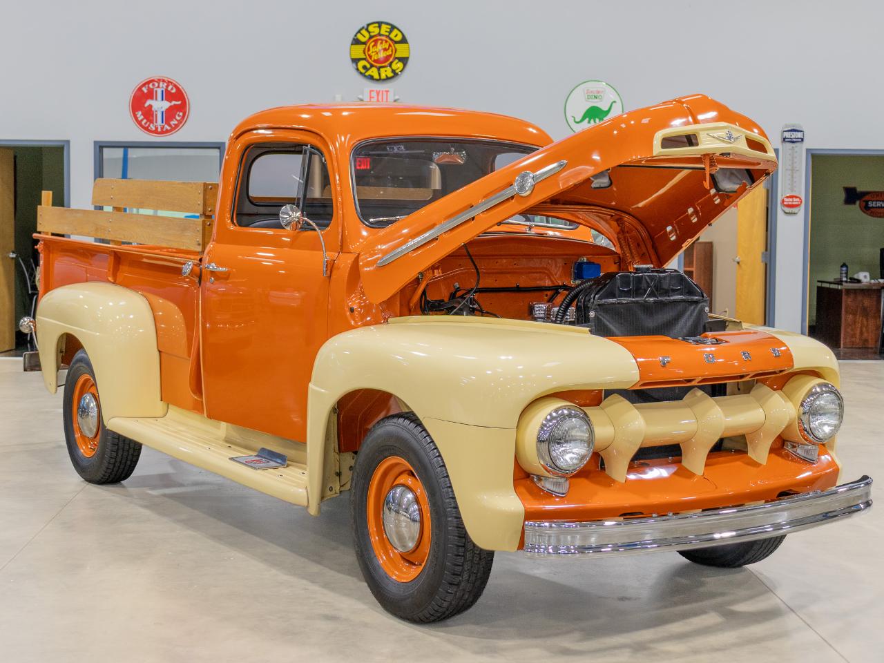 Ford 3/4 Ton Trucks  1952