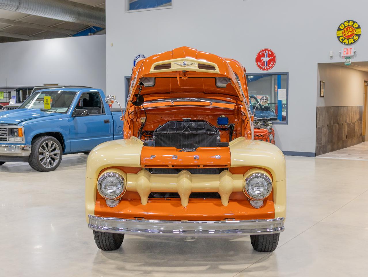 Ford 3/4 Ton Trucks  1952