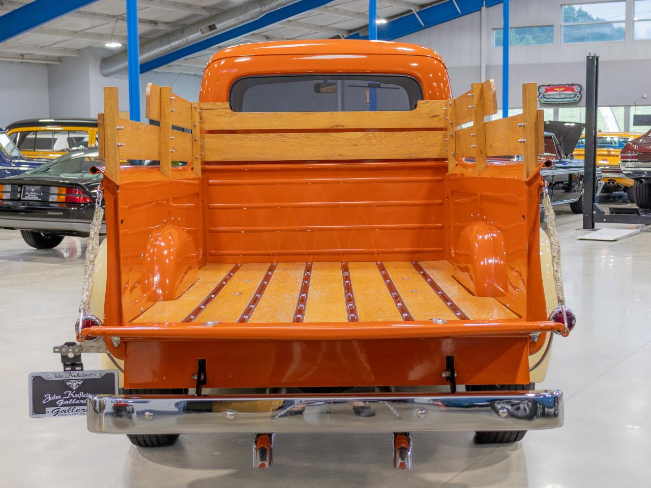 Ford 3/4 Ton Trucks  1952