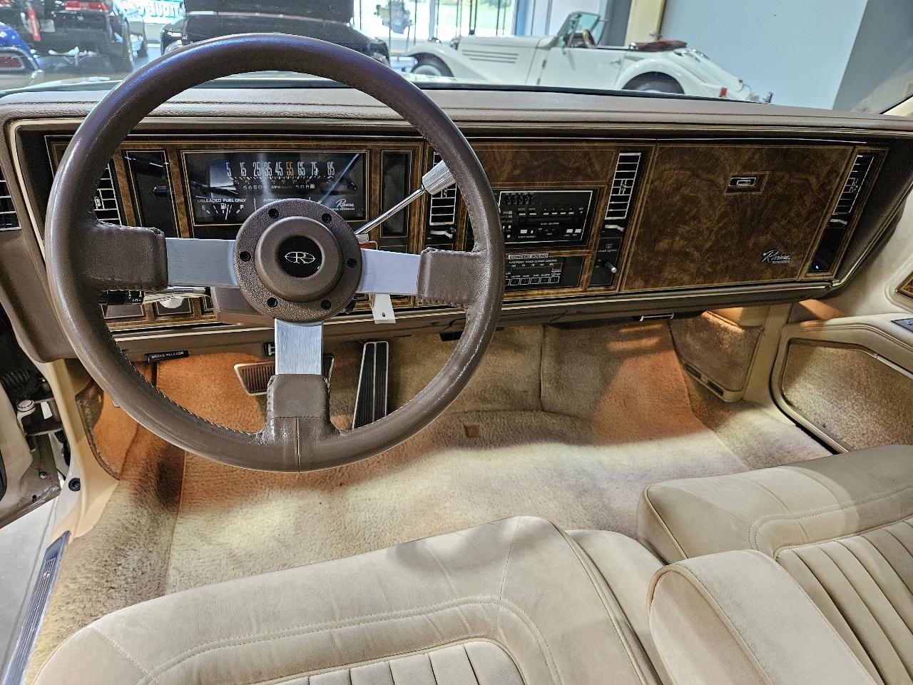 Buick Riviera  1985