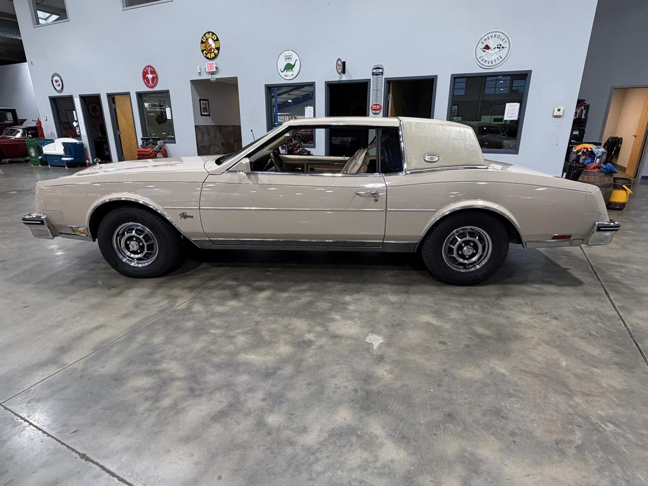 Buick Riviera  1985